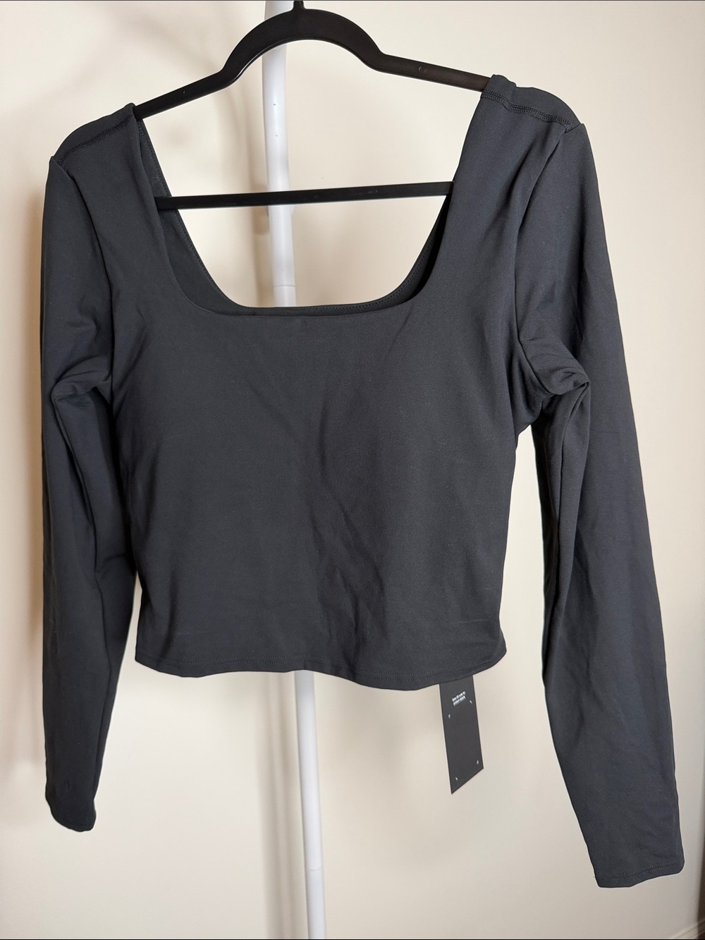 Fabletics Black Scoop-Neck Long Sleeve Crop Top